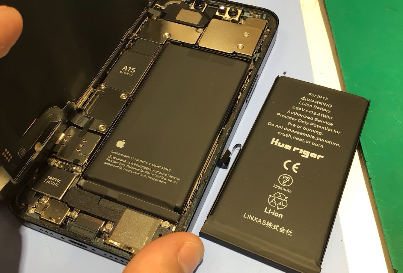 iPhone 13のバッテリー交換ならデータそのまま修理可能なスマホ修理工房橋本駅店へ！